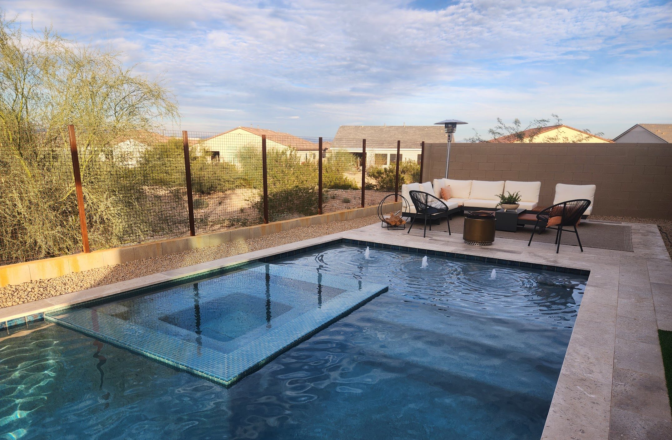 custom pool with knife edge spa in queen creek built by patriot pools.